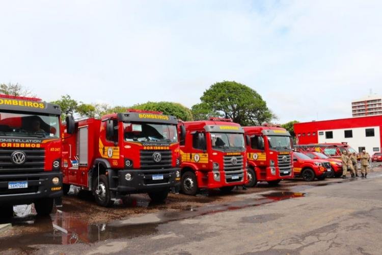 Governo do Amapá reforça segurança pública com entrega de equipamentos e promoção de oficiais do Corpo de Bombeiros