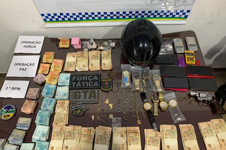 Liderança de facção criminosa morre ao confrontar policiais durante operação em Santana