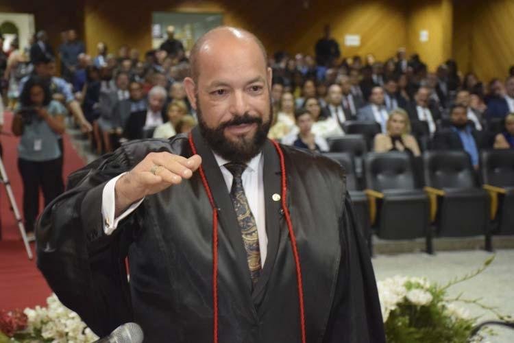 Desembargador Rommel Araújo se despede da presidência do TRE-AP em sessão judiciária nesta quinta-feira