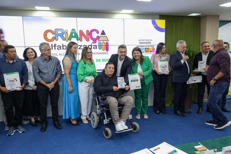 Governo do Amapá apresenta dados positivos da alfabetização para prefeitos e profissionais da educação dos 16 municípios