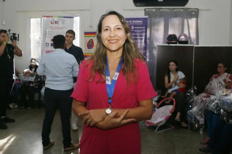 Governo do Amapá certifica mulheres e entrega kits profissionais para incentivá-las a empreenderem na área da beleza