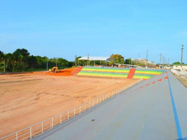 Area de show recebe últimos preparativos para as atrações da Expofeira