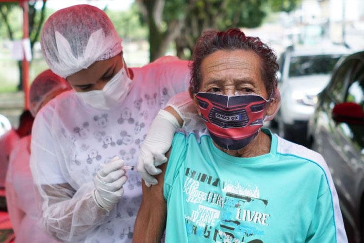 Aplicação da dose de reforço da vacina contra a Covid-19 inicia em Macapá