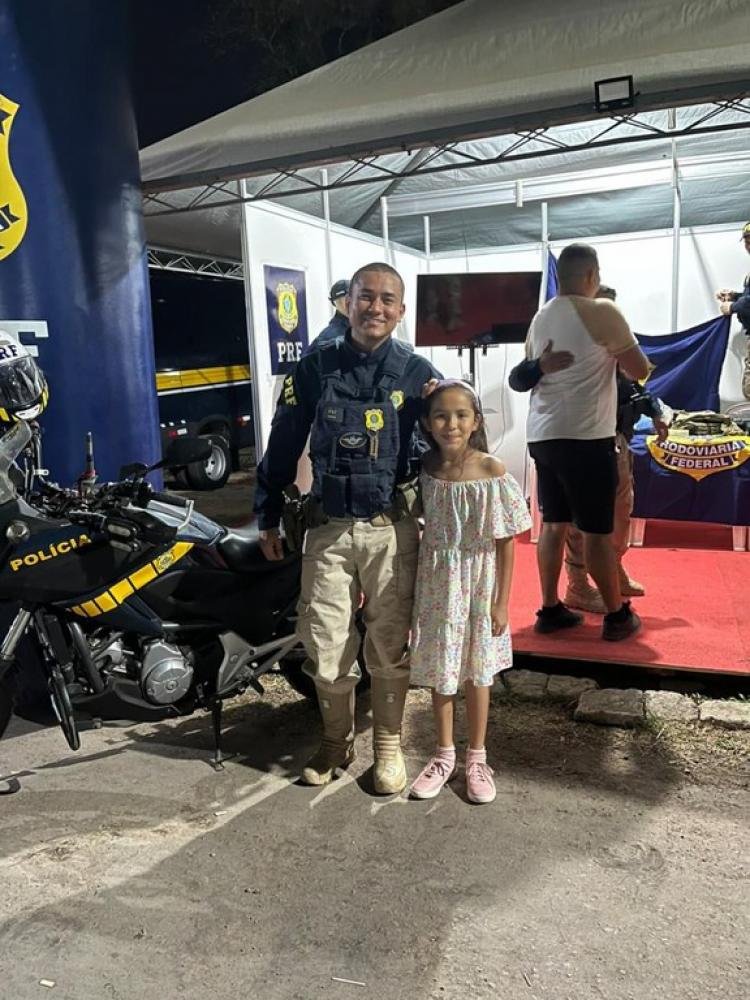 PRF expõe equipamentos, uniformes e viaturas na 52ª Expofeira do Amapá