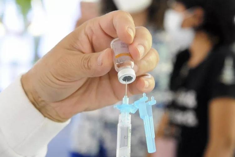 Vacina contra covid-19: 27 anos ou mais são vacinadas em Santana