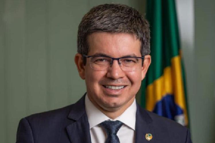 Vitória! Na França, ao lado do presidente Lula, senador Randolfe consegue extinção de visto para amapaenses entrarem na Guiana Francesa