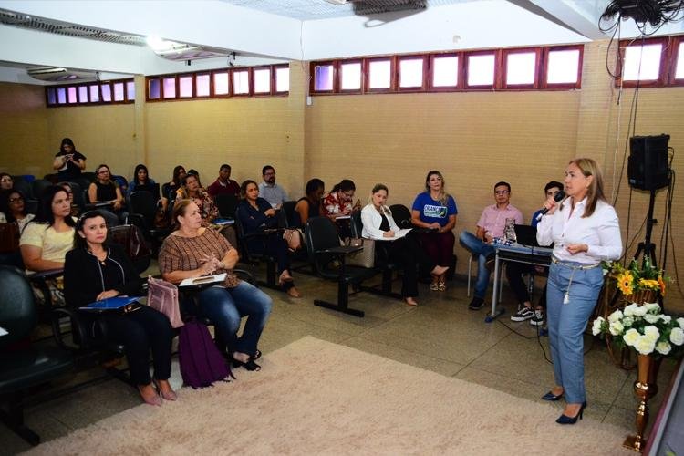 Criança Alfabetizada: gestores da educação discutem a fluência da leitura