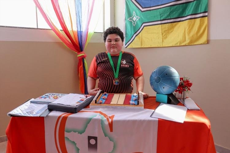 Estudante do AP premiado em feira internacional deseja auxiliar pessoas com deficiência visual