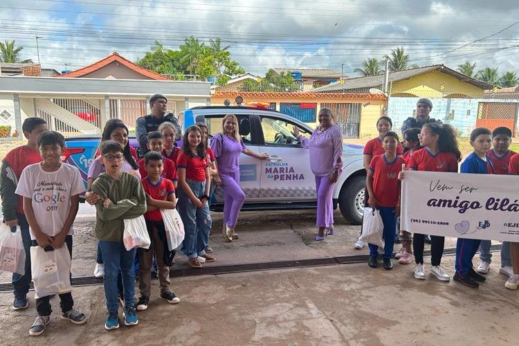 Em Santana, alunos da escola Jardim de Deus realizam entrega de kits à mulheres vítimas de violência