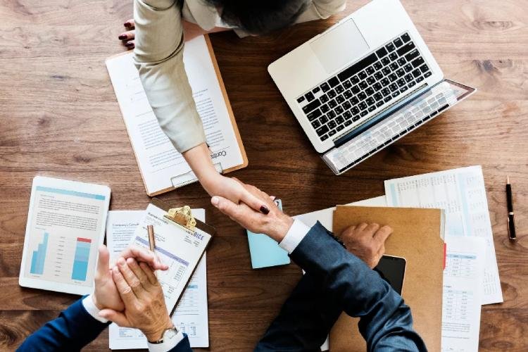 Como iniciar sua própria pequena empresa: 10 dicas essenciais