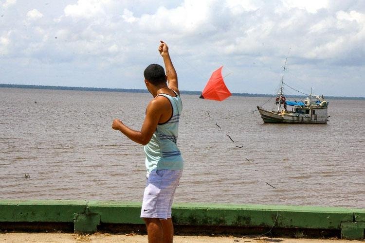 Céu da praia da Fazendinha ficou colorido com voo das pipas durante o último dia de festival