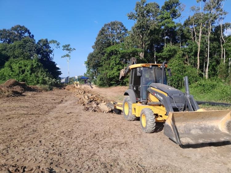 Nova adutora começa a ser instalada e vai reforçar abastecimento de água em Laranjal do Jari