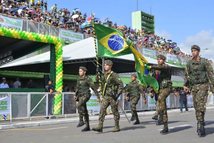 Tradicional desfile de 7 de Setembro reúne mais de 5 mil pessoas para celebrar patriotismo, em Macapá