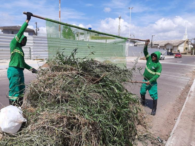 Plano de Inverno: Prefeitura avança na limpeza de canais nas zonas sul e leste de Macapá