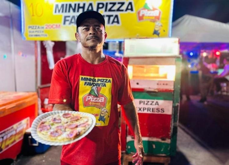 "Consigo entre R$ 1 mil e R$ 1,5 mil por dia", diz vendedor de pizza ao empreender na 53ª Expofeira do Amapá