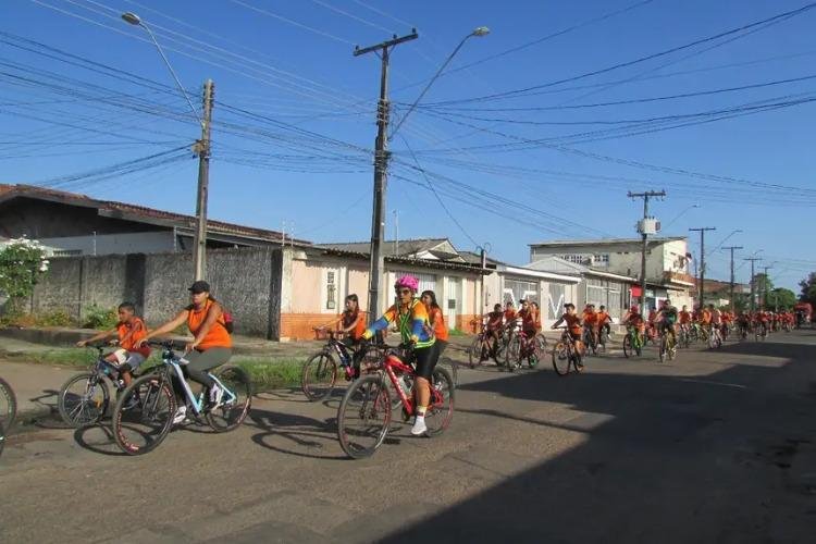 Estudantes da Escola Estadual Risalva realizam passeio ciclístico para promover consciência ambiental e integração comunitária