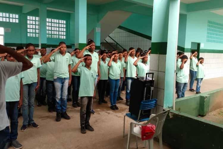 Colégios cívico-militares estão sendo implementados gradativamente