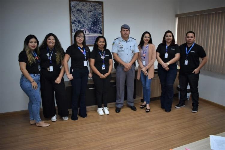 Alunos da Escola SESI Amapá recebem visita de representante da Polícia Militar para orientações sobre segurança