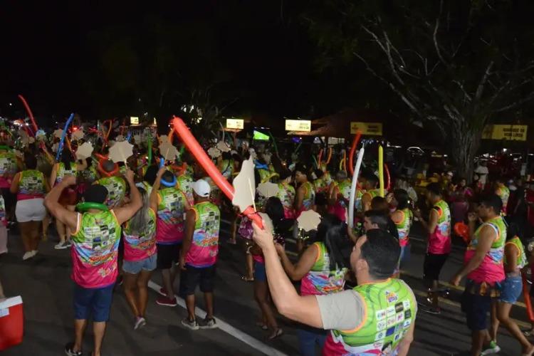 Governo do Amapá fortalece tradição com desfiles de blocos e encerra programação com show nacional da banda Chiclete com Banana