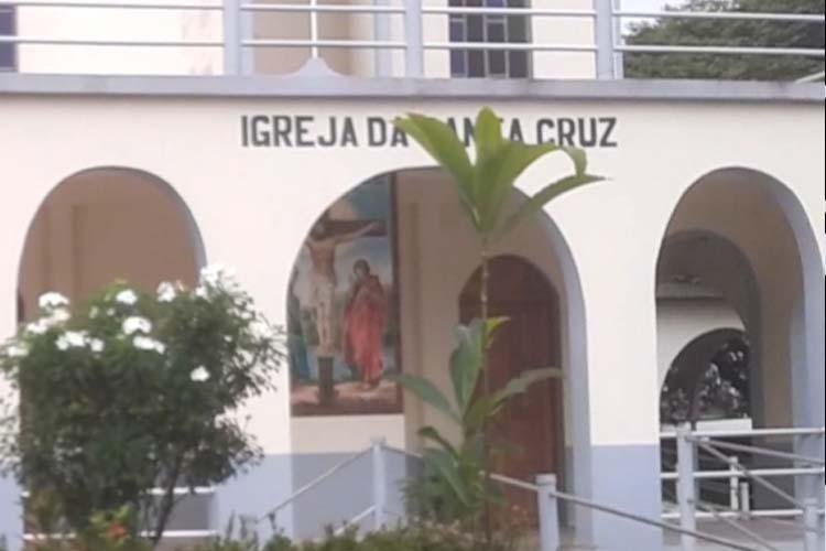 Igreja é invadida em Macapá e ladrões levam R$ 5 mil em itens religiosos e equipamentos