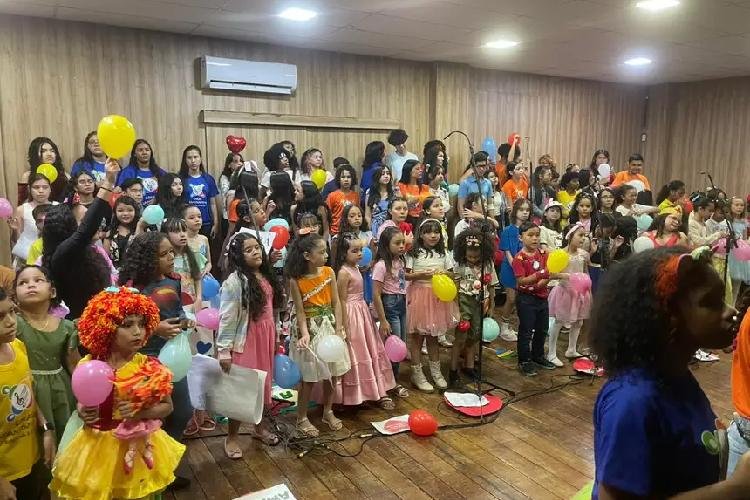Recital "Era uma vez um balão" emociona público e revive memórias afetivas no Centro de Educação Profissional Walkíria Lima, em Macapá