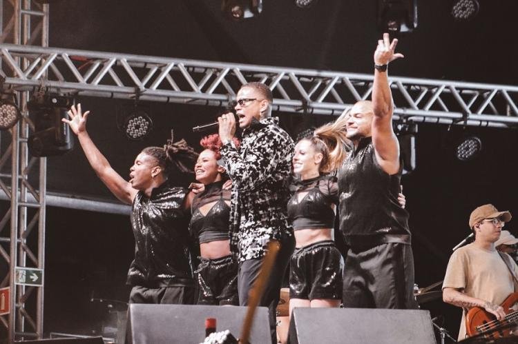 Léo Santana agita multidão no encerramento da 52ª Expofeira do Amapá