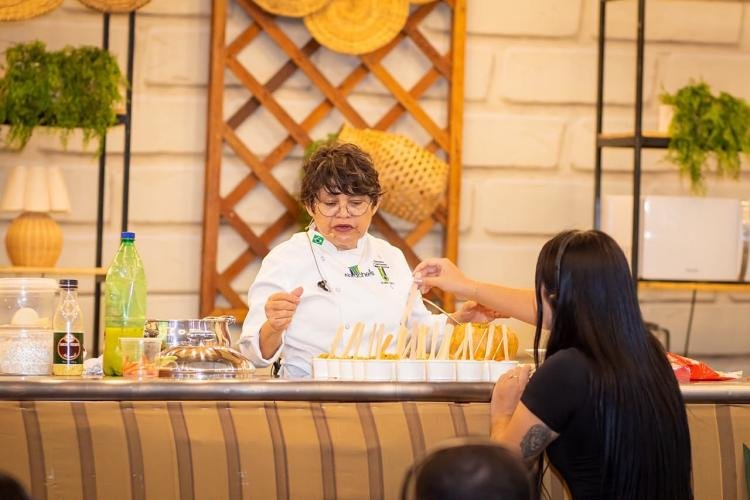 Chef Flora surpreende na Feira de Negócios do Vale do Jari com Moranga de Acari e Camarão