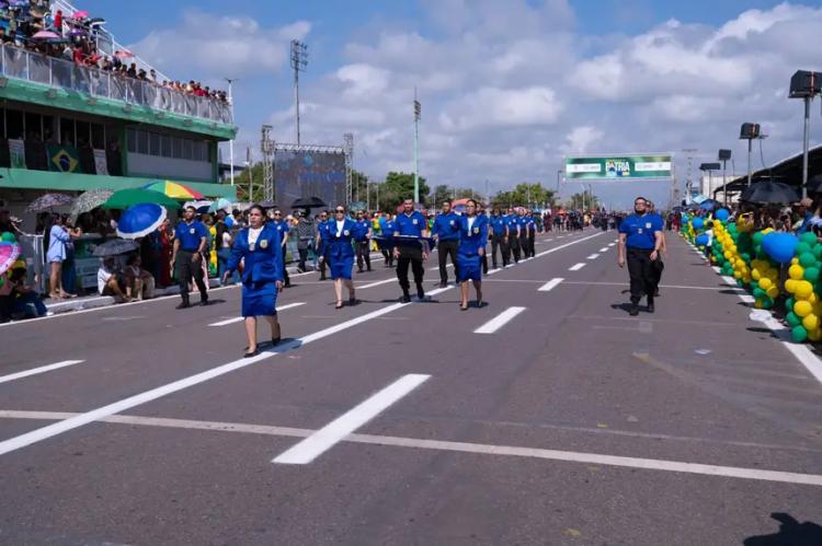 'O amor à Pátria e à Polícia Militar', destaca espectadora ao levar filha para assistir o desfile de 7 de Setembro no Amapá