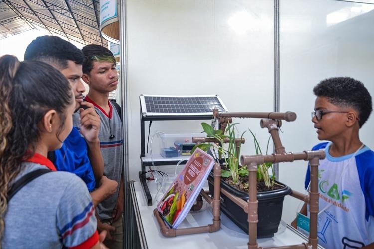 Estudantes participam da 1ª Feira de Ciências e Tecnologia do Extremo Norte