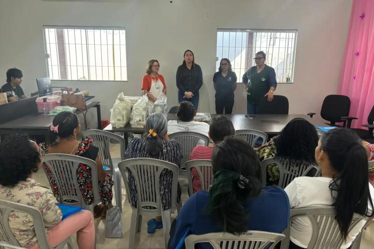 Governo do Amapá promove curso de Corte e Costura focado na confecção de enxovais de bebê no Residencial Macapaba