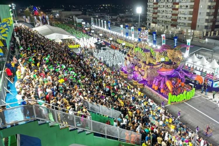 A Força que vem do Barro: Império do Povo exalta Nanã Buruquê e as raízes do mangue no Carnaval 2026