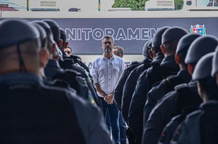 “Presença firme da Polícia Militar”, destaca Clécio Luís na entrega de equipamentos da "Operação Papai Noel"