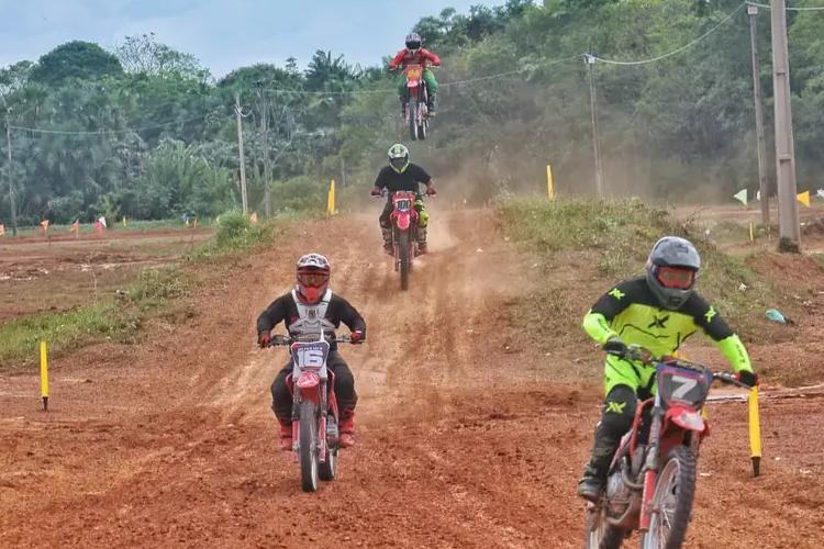Campeonato de motocross reúne 150 competidores e faz público vibrar encerrando atividades esportivas na 54ª Expofeira do Amapá