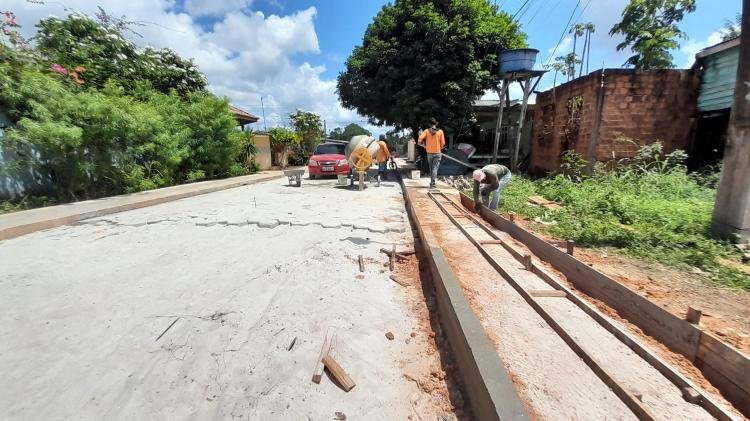Pavimentação em bloquete na Rua Maria Davina, na Piçarreira, entra em fase de conclusão