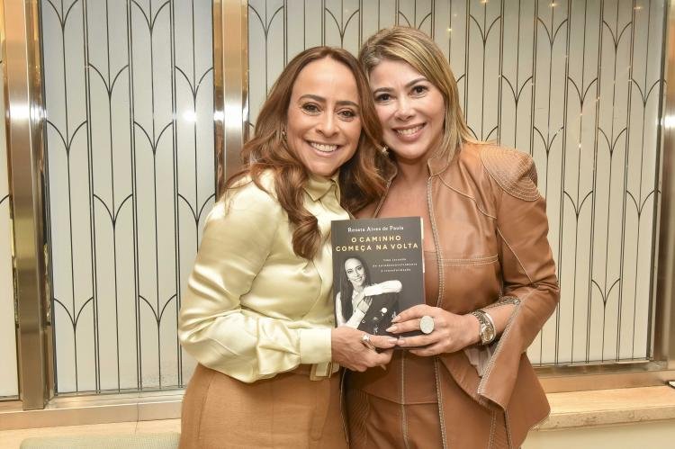 Luiza Helena Trajano e João Armentano prestigiam o lançamento do livro da empresária Renata de Paula - O caminho começa na Volta