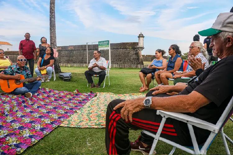 Tarde de lazer às margens do Rio Amazonas leva alegria aos idosos do Residencial Vila dos Oliveiras, em Macapá