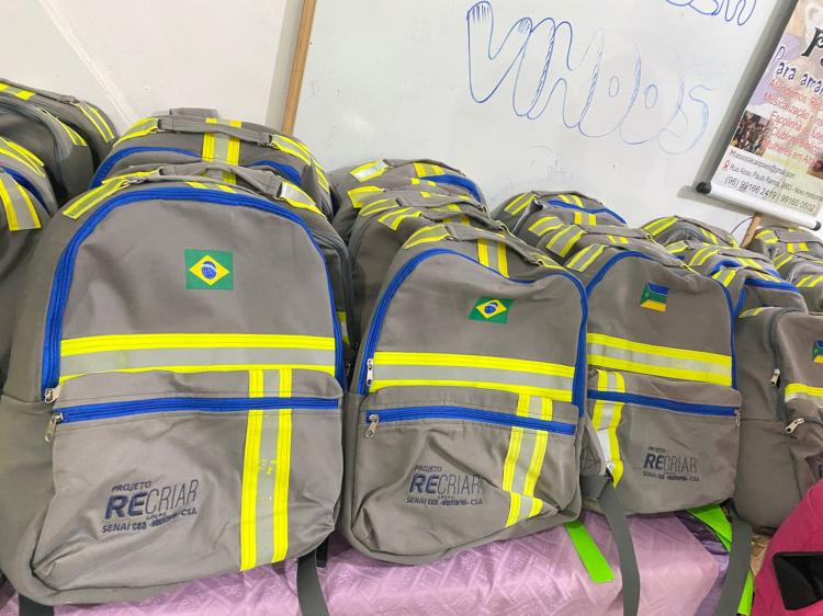 Grupo Equatorial entrega mochilas sustentáveis para crianças da zona norte de Macapá