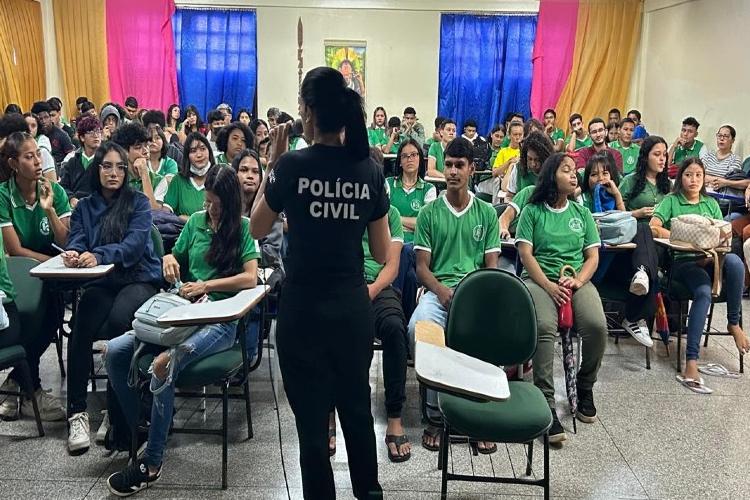 Projeto ‘Polícia Civil nas Escolas’ leva orientação a alunos em Macapá