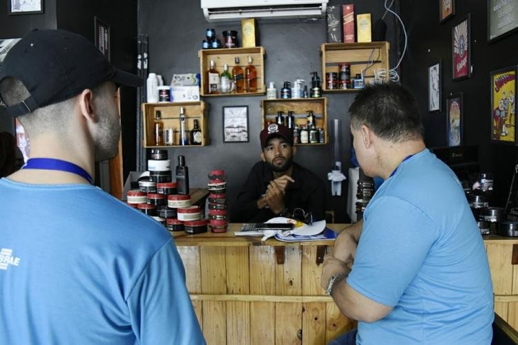 Ação Aqui Tem Sebrae leva atendimento aos empreendedores nos bairros de Macapá