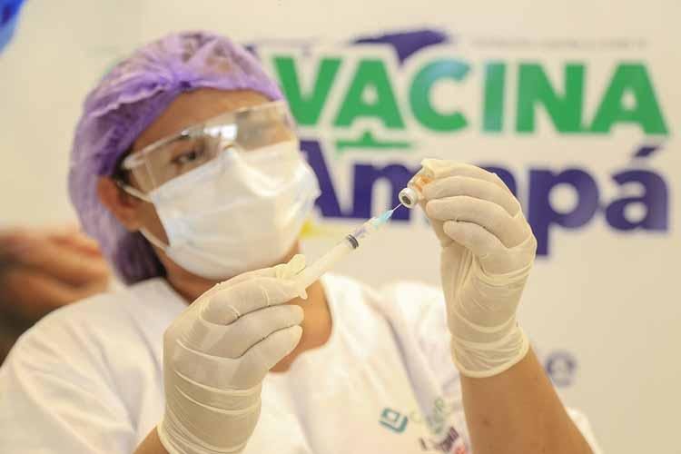 Pessoas com comorbidades começam a ser vacinadas contra a covid-19 no Amapá