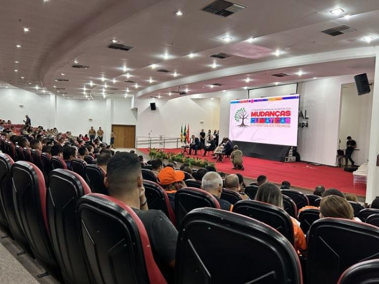 Pré-COP30: Governo do Estado debate sobre mudanças climáticas no 1º Congresso de Defesa Civil do Amapá