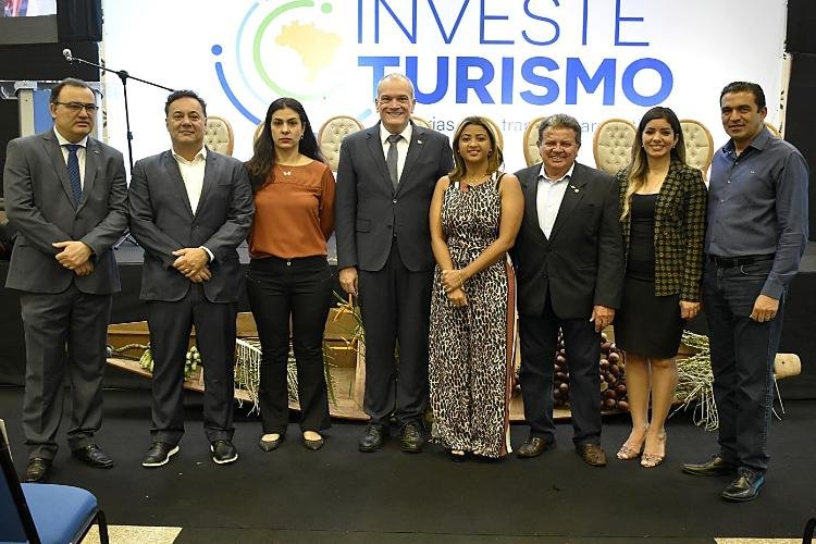 Agentes públicos e privados acompanham lançamento do Programa Investe Turismo durante seminário no Amapá