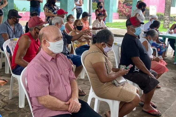 Prefeito Bala Rocha recebe a primeira dose da vacina contra a Covid-19