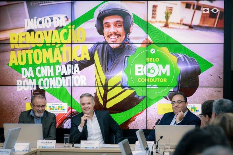 Governo do Brasil anuncia renovação automática para bom condutor
