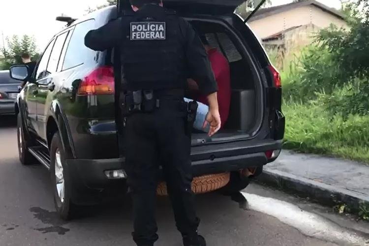PF prende gestores e apreende 6 carros de luxo em operação contra corrupção em obras de BRs no AP