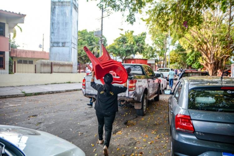 Em Macapá estabelecimentos são notificados por obstrução de calçada no centro de Macapá