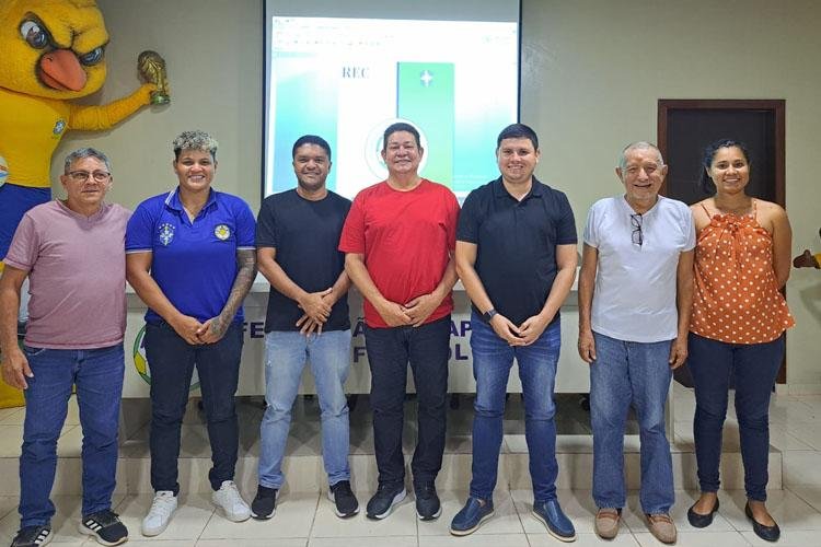 Reunião estratégica na sede da FAF debate regulamento base dos campeonatos de 2024