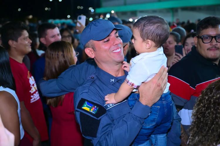 'Quero honrar quem vestiu essa farda antes de mim', diz aluno-soldado na 'Noite Cinza' da PM do Amapá