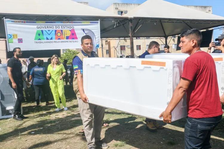 Entrega de geladeiras simboliza recomeço para famílias assistidas pelo Governo do Amapá após incêndio na Zona Sul de Macapá