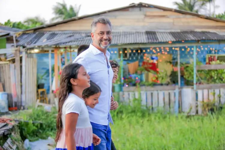 Ponte Firme: governador Clécio Luís vistoria passarela em concreto na Avenida Guaranis, em Macapá